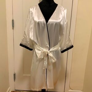 Thalia Sodi White Satin Made of Honor Robe